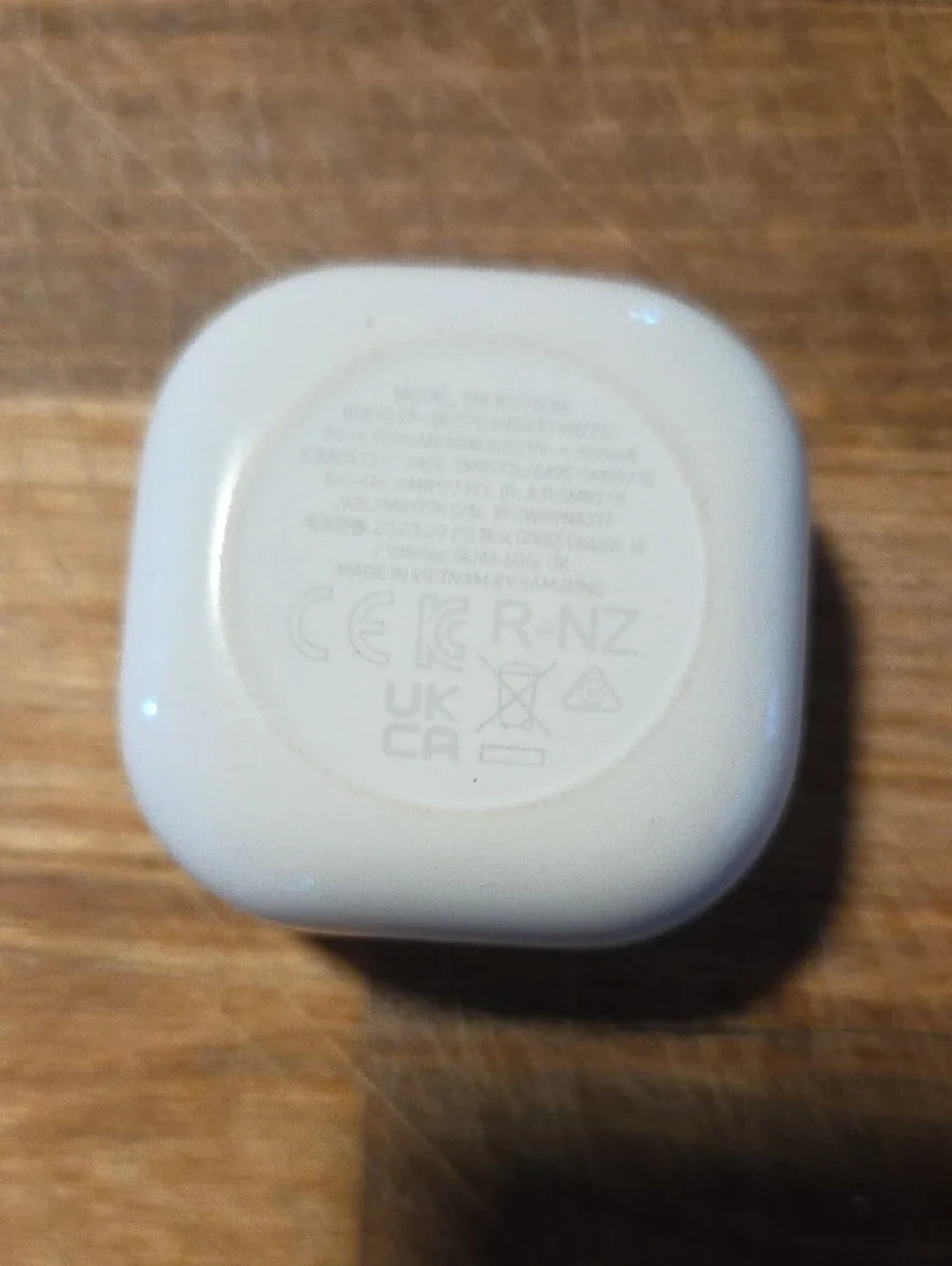 Samsung White Earbuds Charging Case with Logo